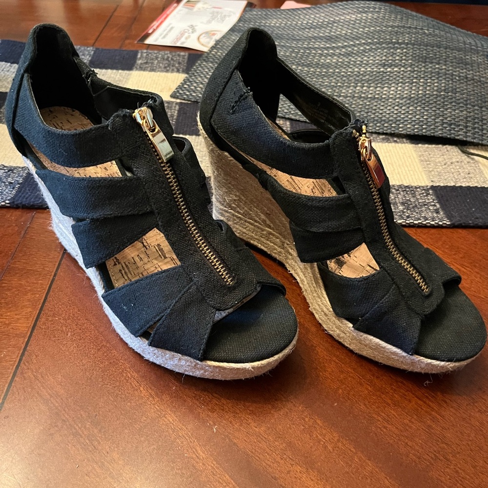 Black wedges size 9